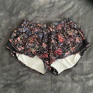 Lululemon Hotty Hot Low-Rise Lined Short